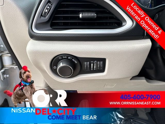 Used 2023 Chrysler Voyager LX FWD image 22