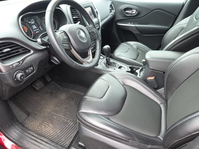 Used 2019 Jeep Cherokee Latitude Plus AWD/4WD image 31