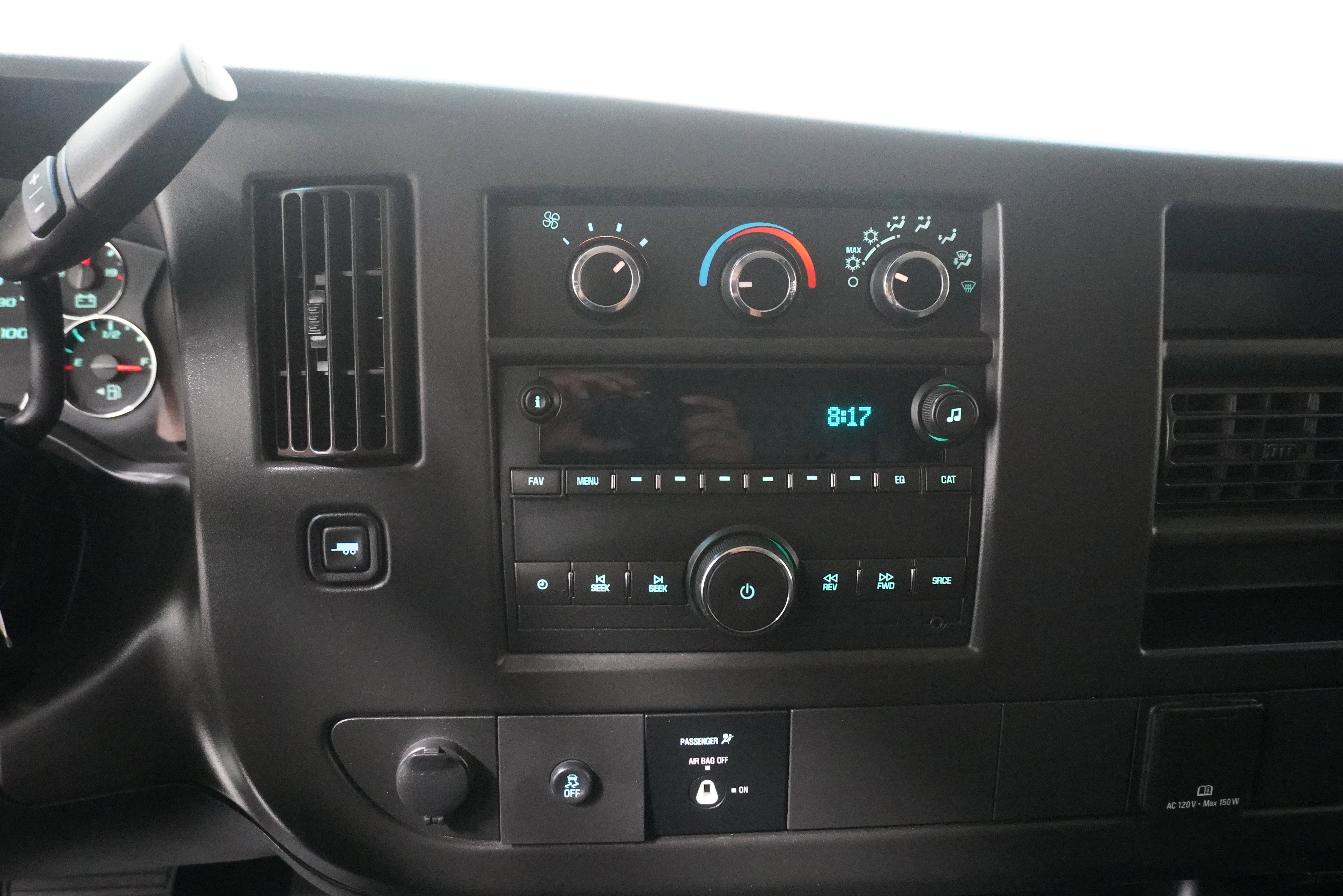 Used 2018 Chevrolet Express 2500 w/ Driver Convenience Package image 14