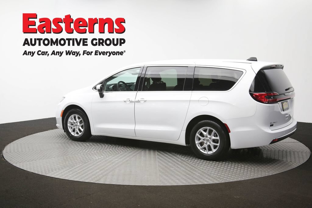 Used 2023 Chrysler Pacifica Touring-L FWD image 64
