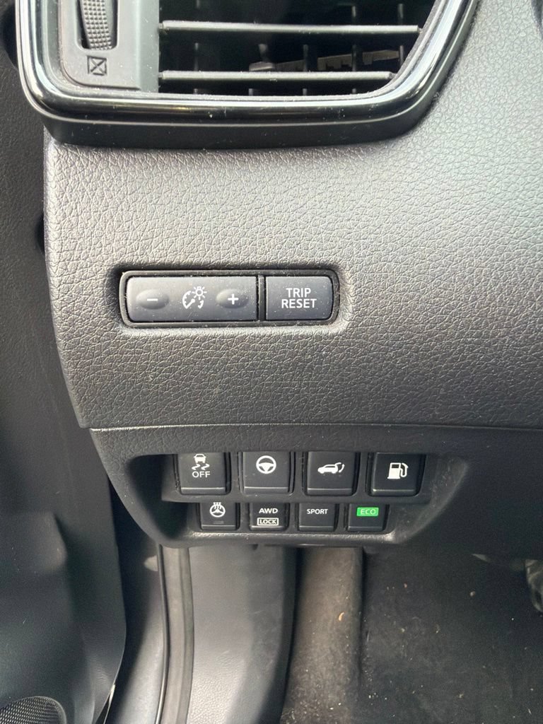 Used 2020 Nissan Rogue SL w/ Premium Package AWD/4WD image 18