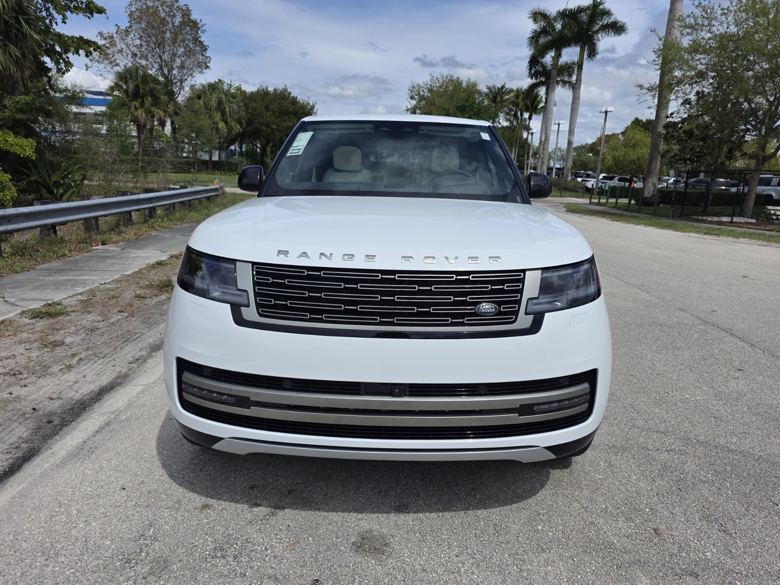 New 2026 Land Rover Range Rover SE image 8