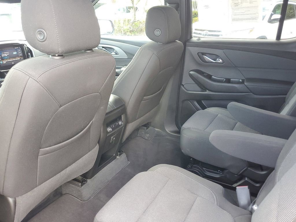 Used 2023 Chevrolet Traverse LT image 9