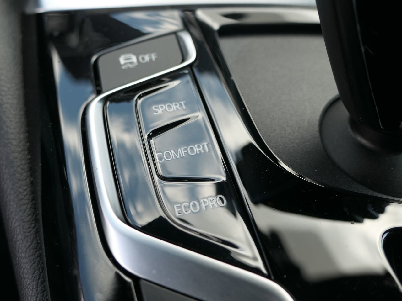 Used 2020 BMW 530e w/ Convenience Package image 23