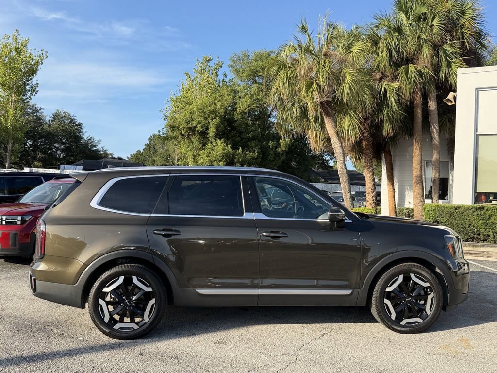 Certified 2023 Kia Telluride EX FWD image 4