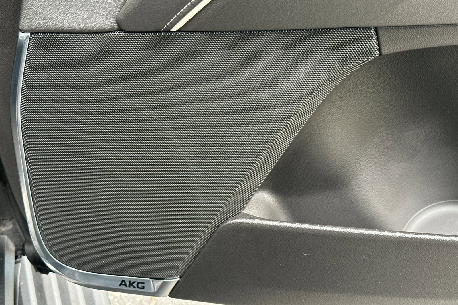 Used 2024 Cadillac Escalade ESV Premium Luxury w/ Performance Package image 24