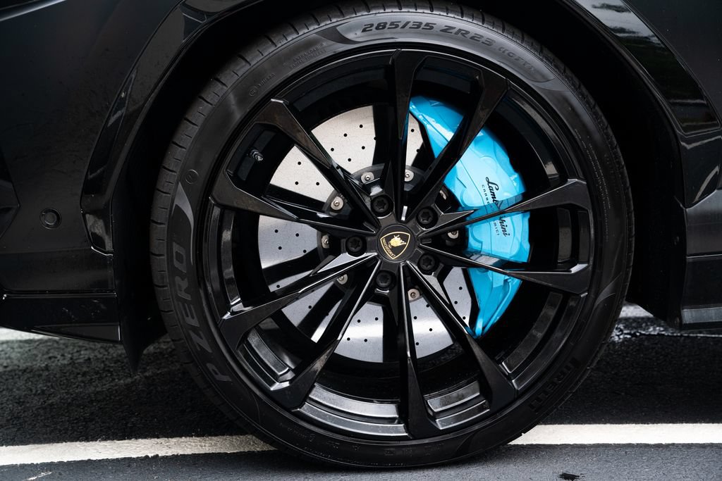Used 2021 Lamborghini Urus AWD/4WD image 26