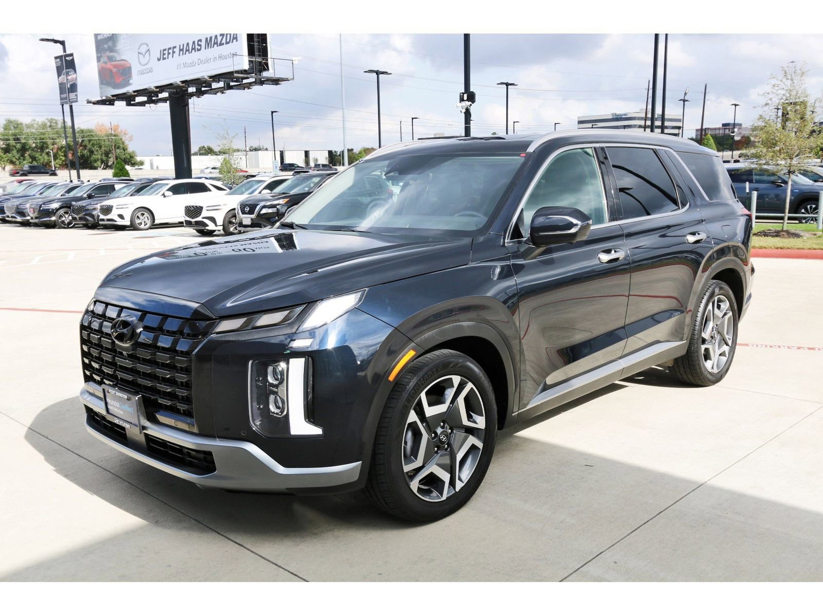Used 2024 Hyundai Palisade Limited image 4