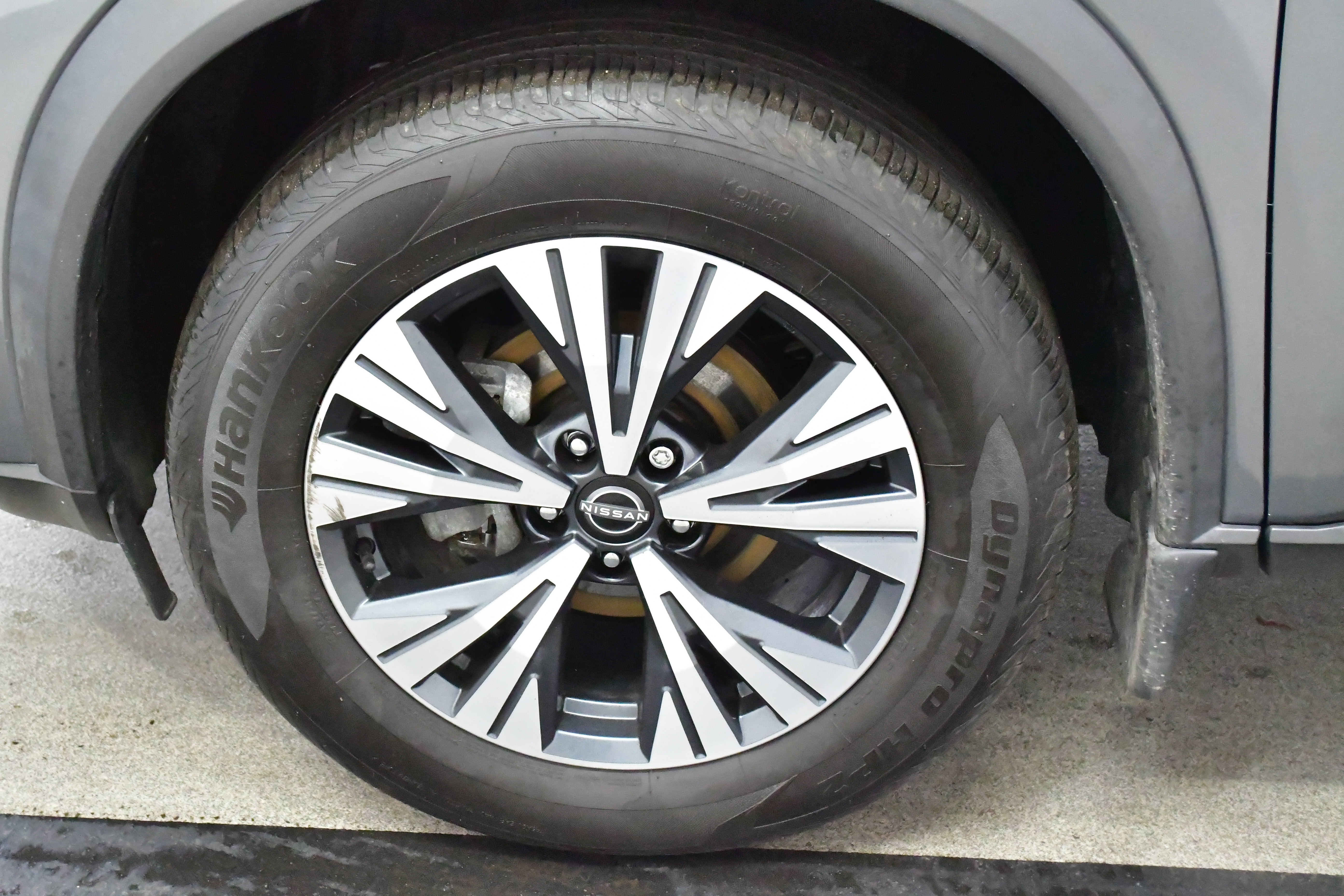 Used 2023 Nissan Rogue SV image 55