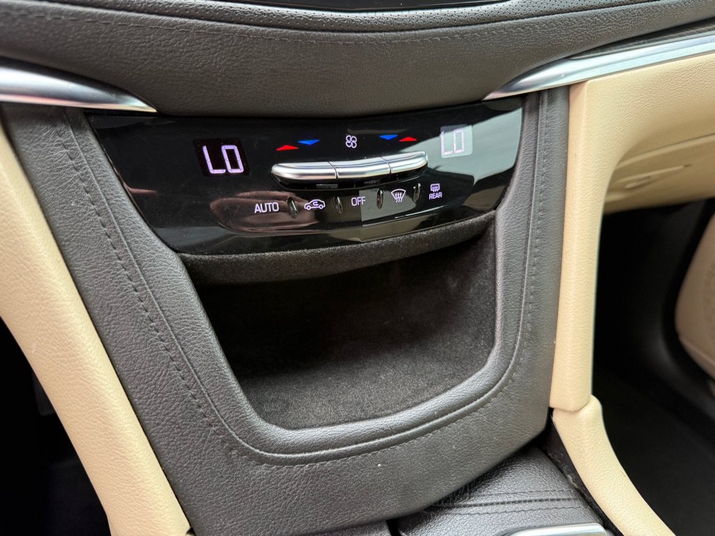 Used 2018 Cadillac XT5 FWD image 30