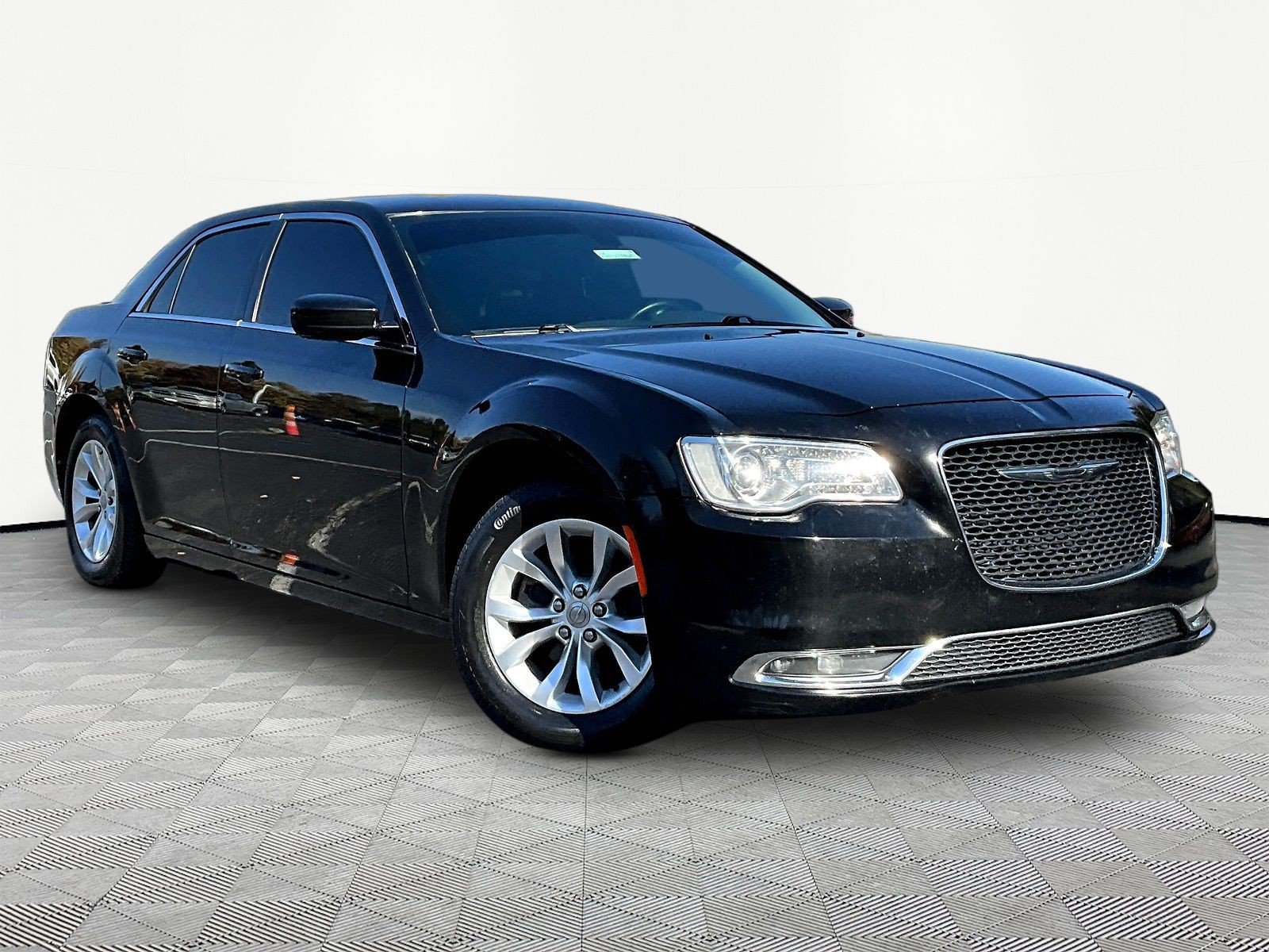 Used 2015 Chrysler 300 Limited w/ Driver Convenience Group RWD image 3