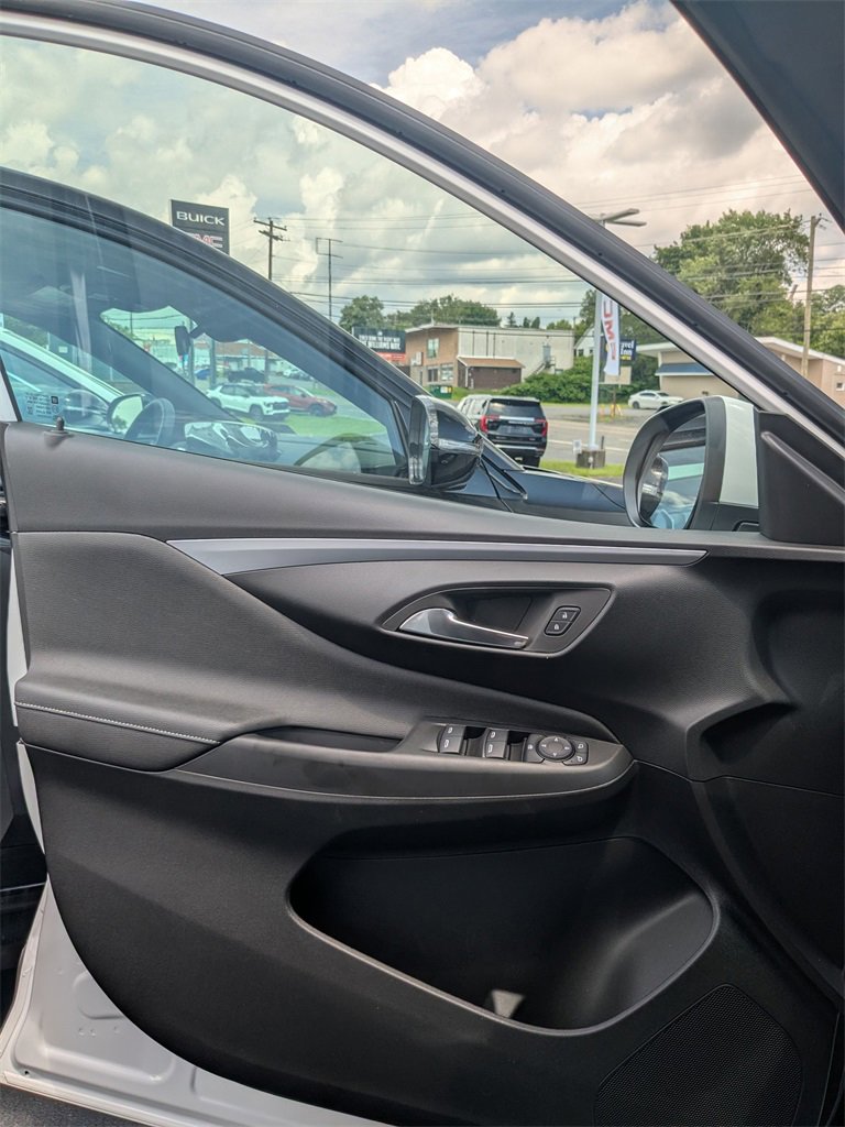 New 2025 Buick Envista Preferred image 11