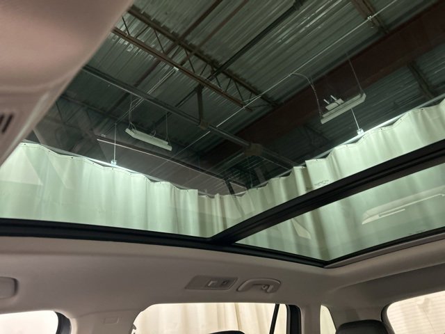 Used 2022 Volkswagen Tiguan SE w/ Panoramic Sunroof Package image 24