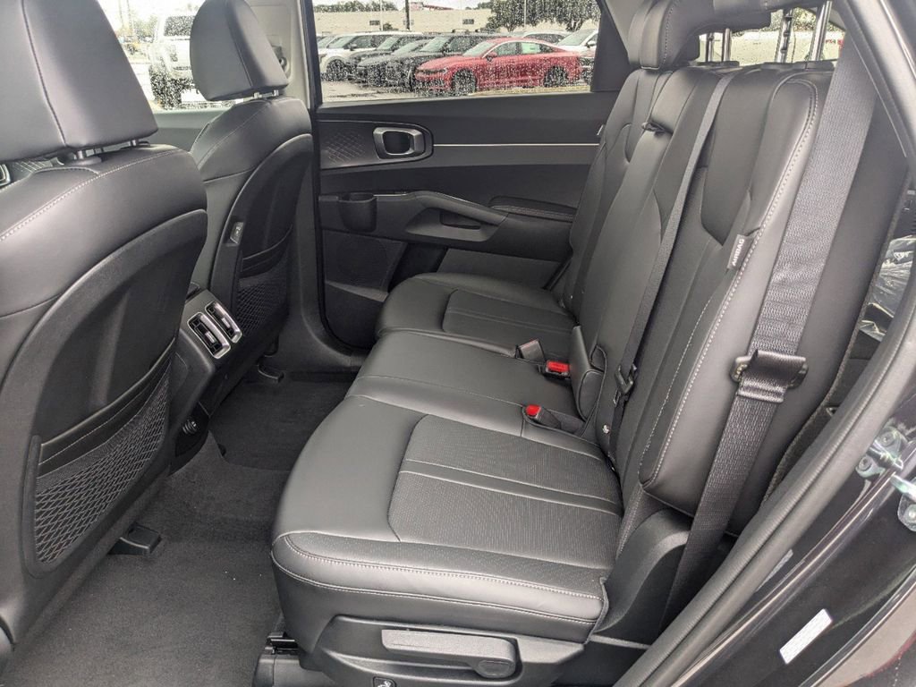 Used 2025 Kia Sorento S w/ Panoramic Sunroof Package FWD image 13
