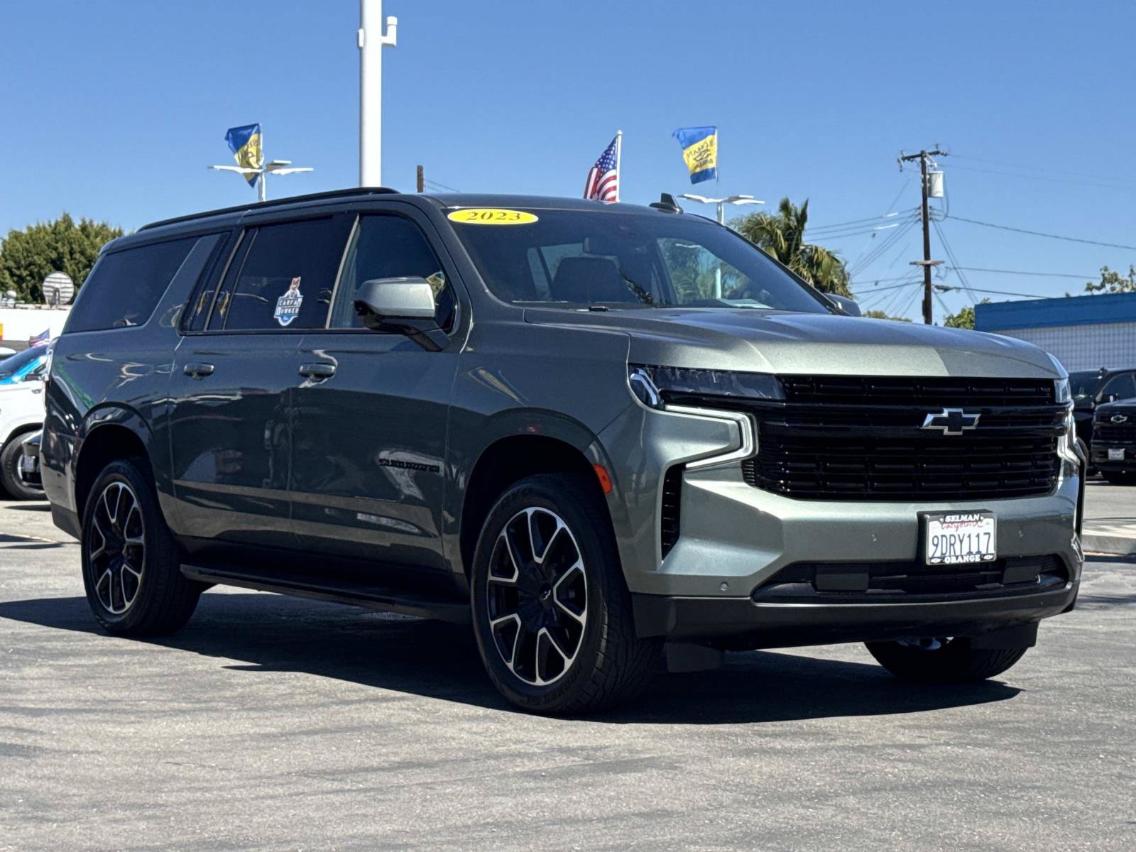 Used 2023 Chevrolet Suburban RST RWD image 3