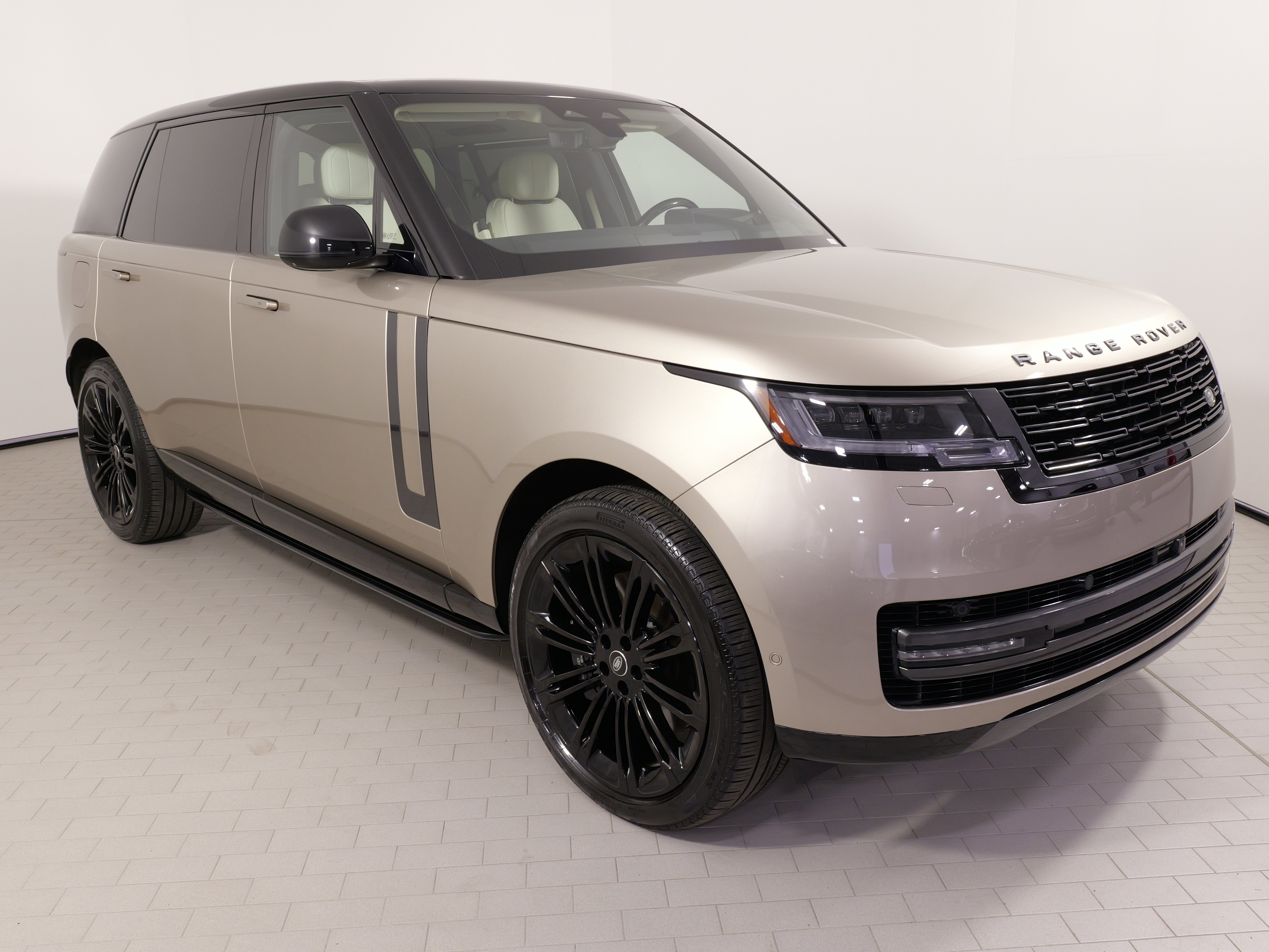 Used 2025 Land Rover Range Rover Long Wheelbase SE image 7