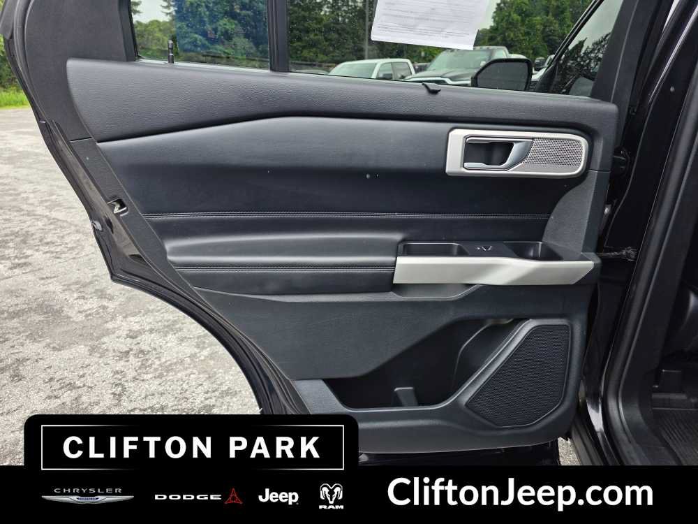 Used 2021 Ford Explorer Limited w/ Equipment Group 301A AWD/4WD image 12