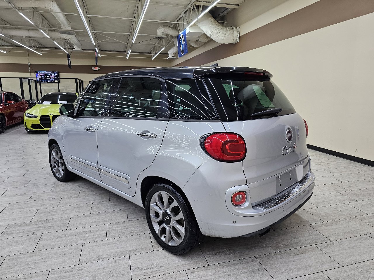 Used 2017 FIAT 500L Lounge w/ Premium Package image 9