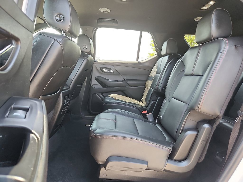 Used 2022 Chevrolet Traverse RS w/ LPO, Cargo Package FWD image 6