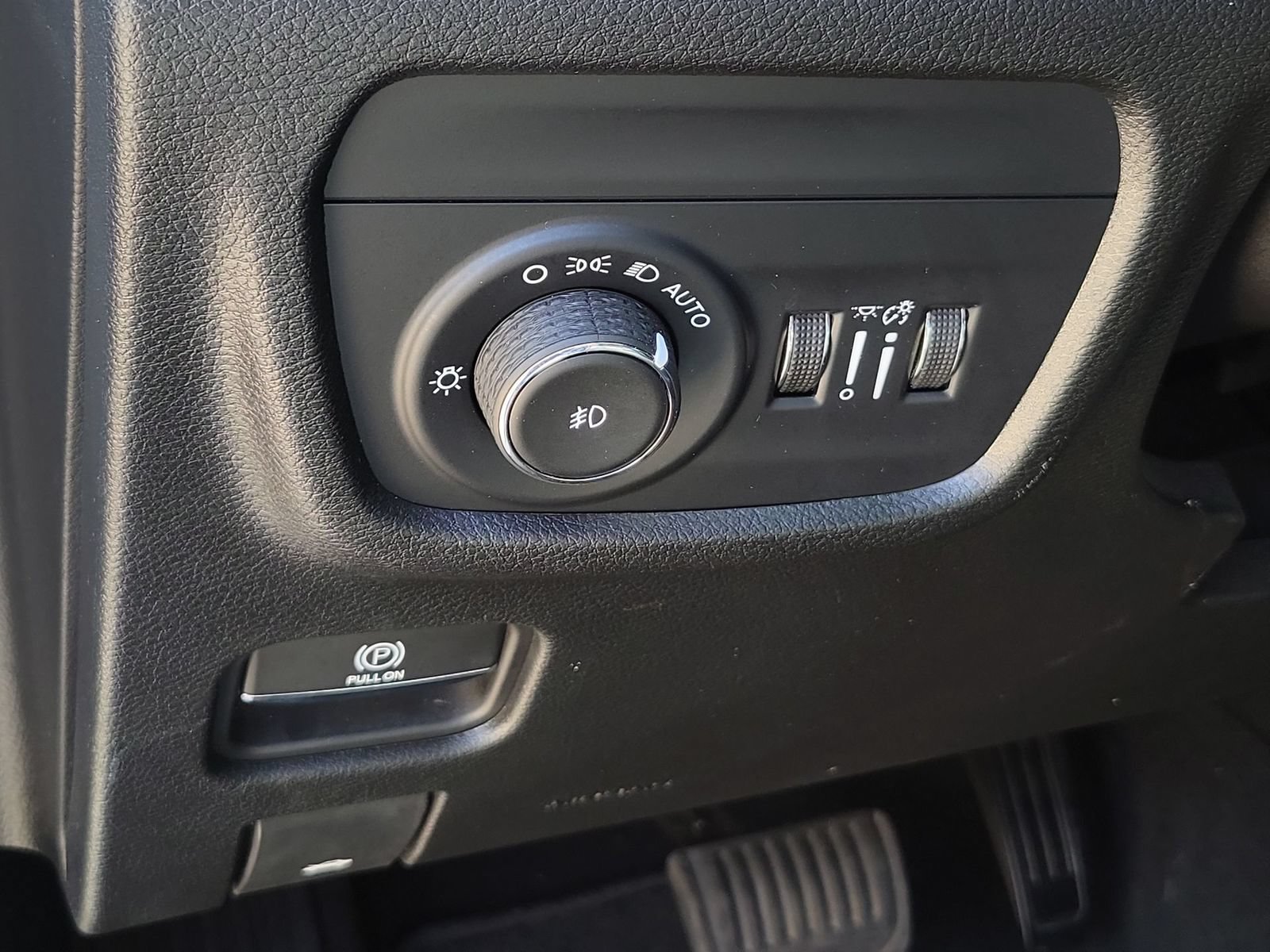 Used 2023 Jeep Grand Cherokee L Limited RWD image 18