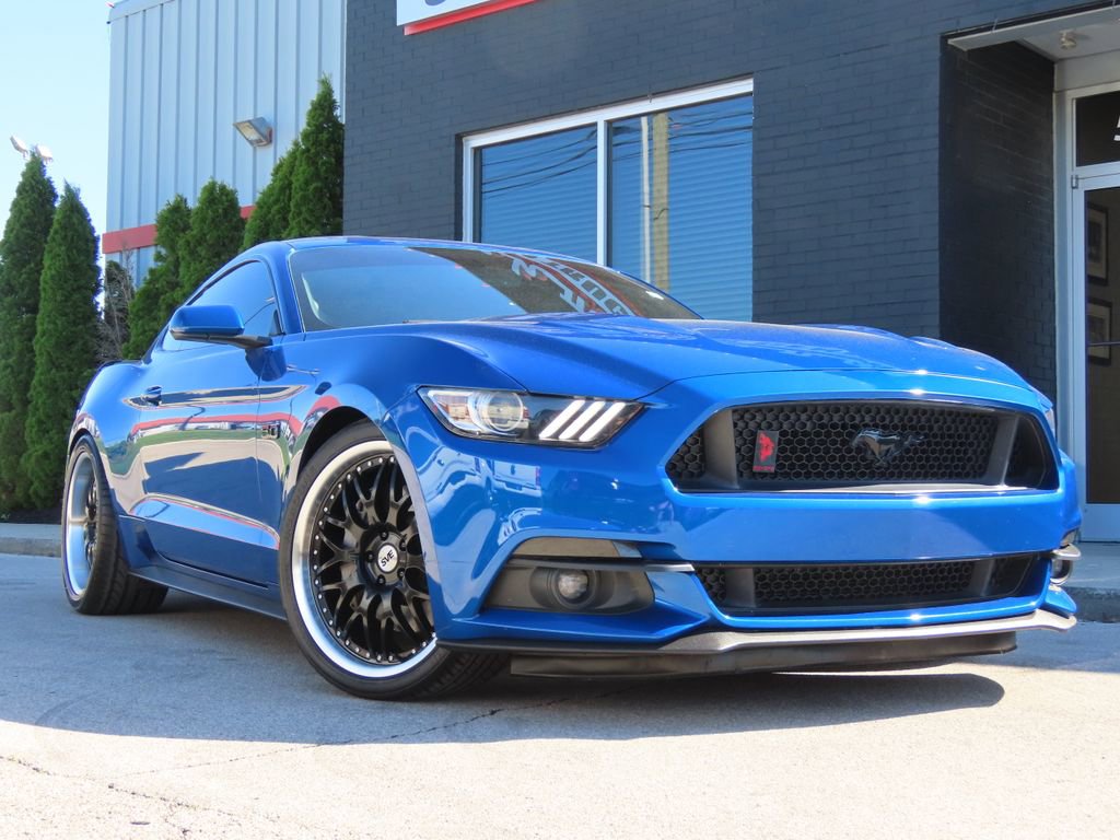 Used 2017 Ford Mustang GT RWD image 2