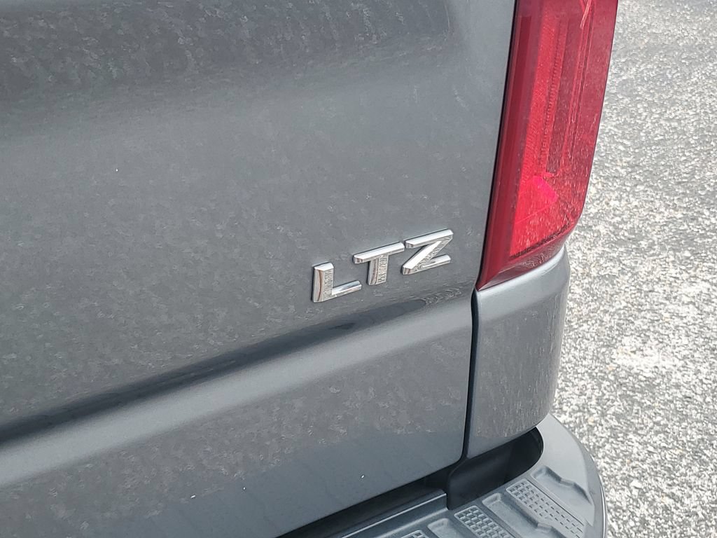 Used 2022 Chevrolet Silverado 1500 LTZ w/ LTZ Convenience Package II RWD image 31