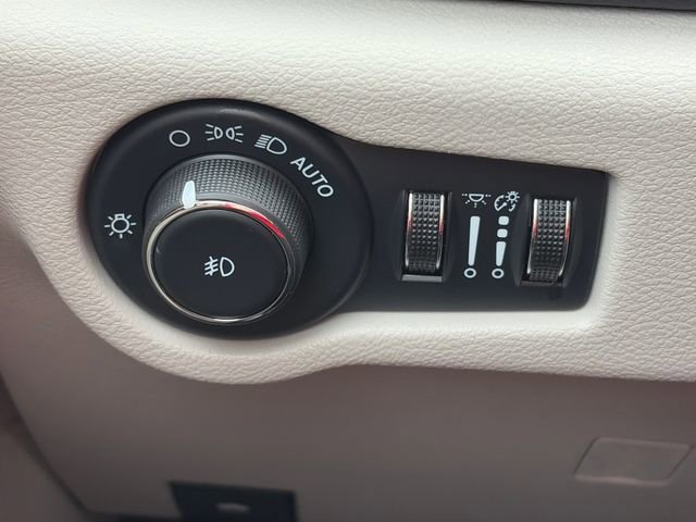Used 2024 Chrysler Pacifica Touring-L FWD image 57