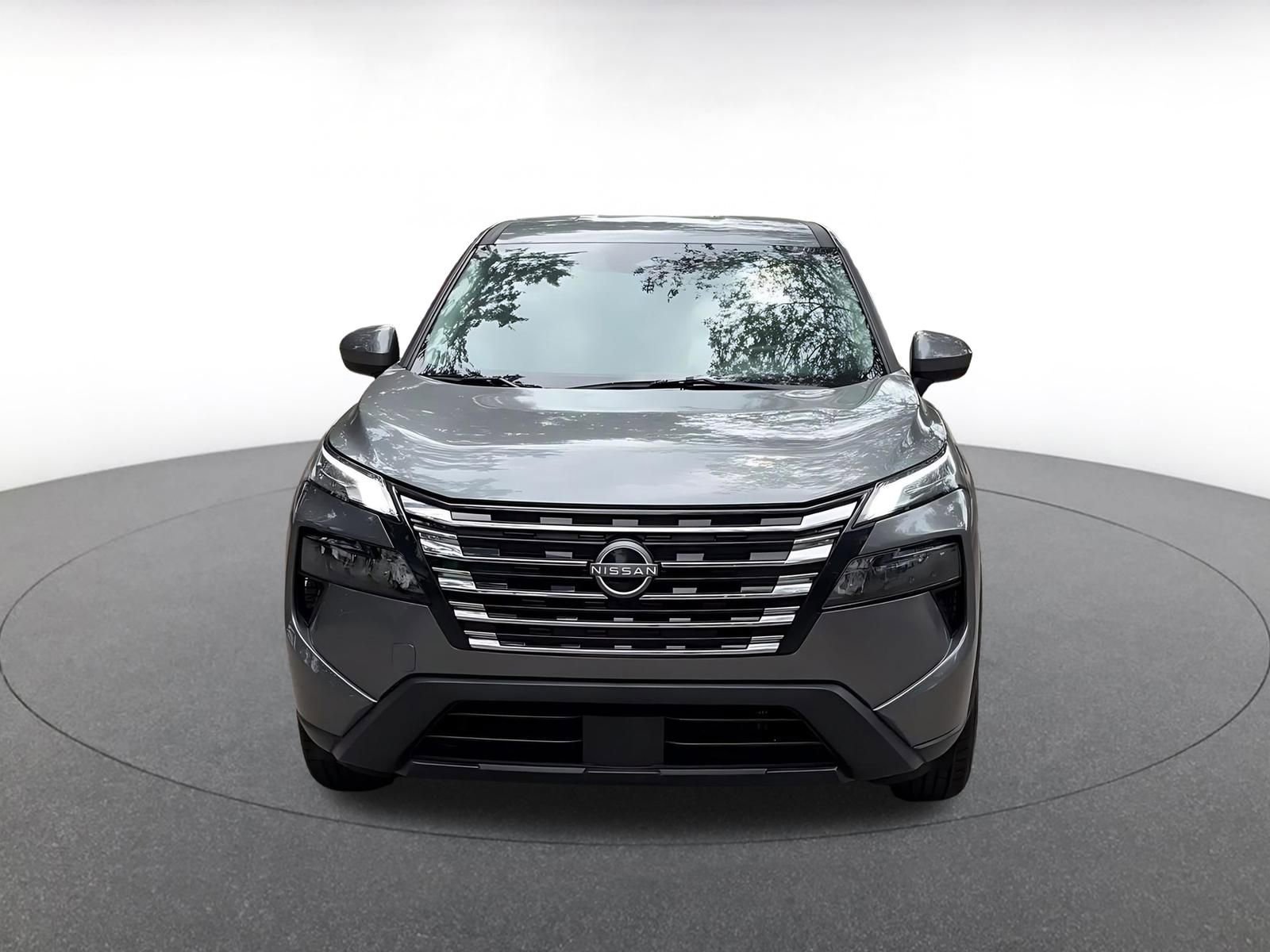 Used 2025 Nissan Rogue SV AWD/4WD image 4