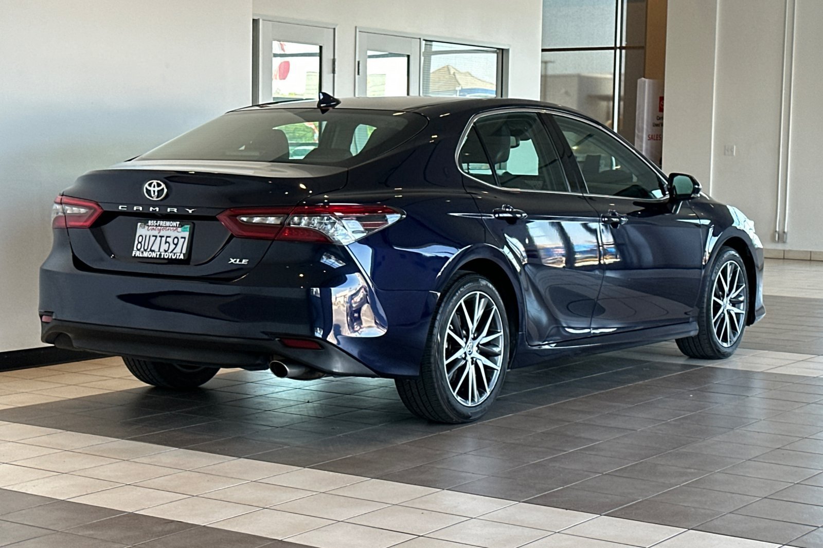 Used 2021 Toyota Camry XLE FWD image 4
