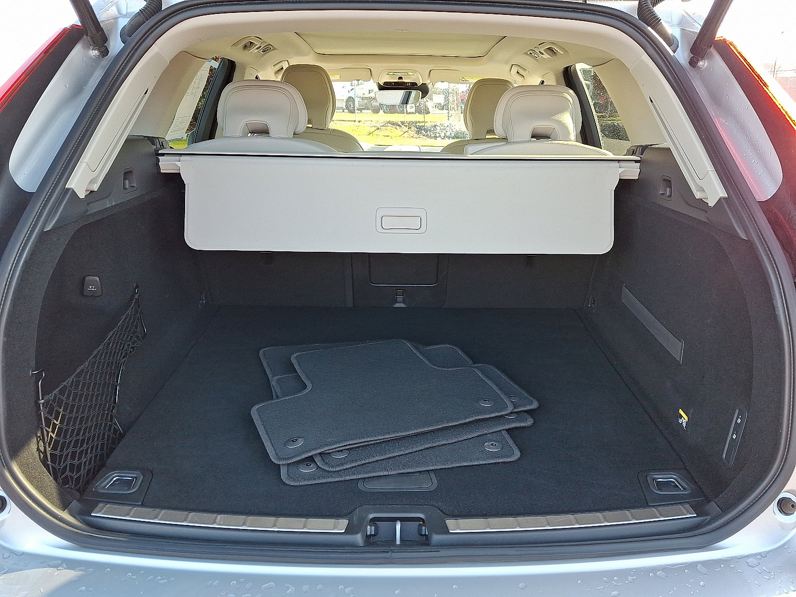 Used 2019 Volvo XC60 T6 Momentum w/ Multimedia Package image 30