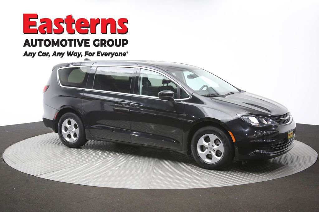 Used 2017 Chrysler Pacifica LX w/ Tire & Wheel Group FWD image 46