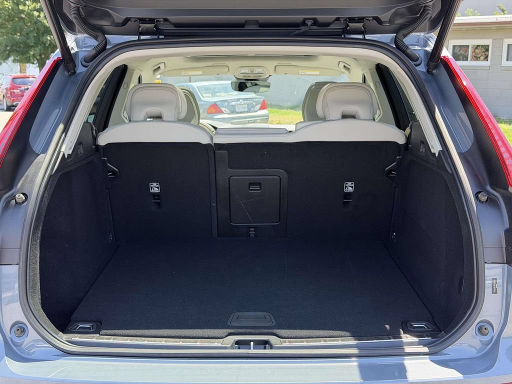 Used 2024 Volvo XC60 B5 Plus AWD/4WD image 14