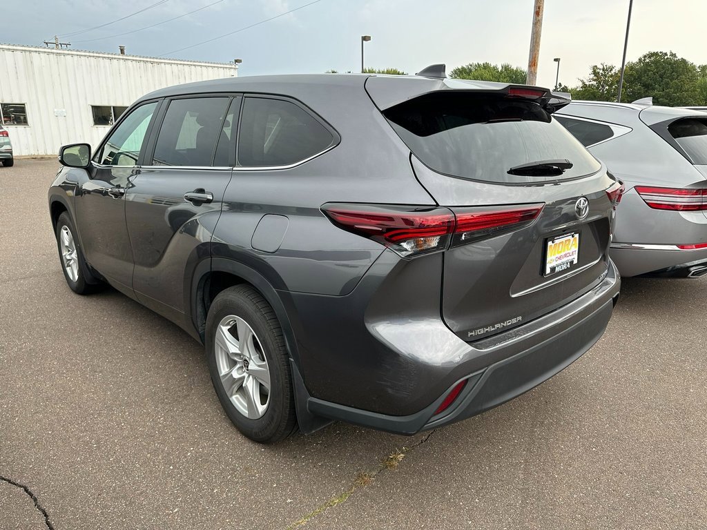Used 2024 Toyota Highlander LE image 2