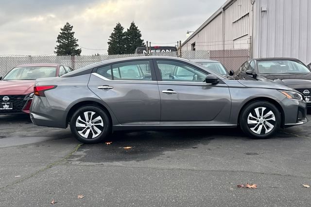 Used 2025 Nissan Altima 2.5 S image 3