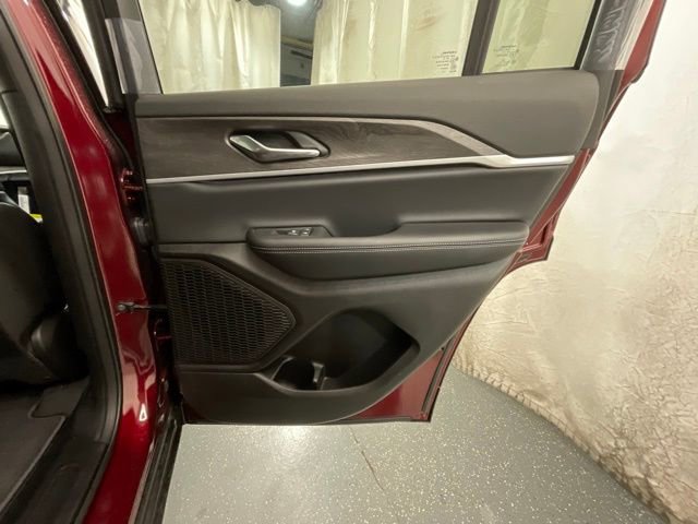 Used 2025 Jeep Grand Cherokee Limited w/ Black Appearance Package AWD/4WD image 24