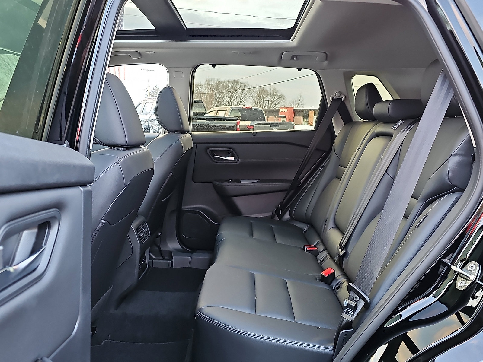 Certified 2025 Nissan Rogue SL w/ Tech Package image 10