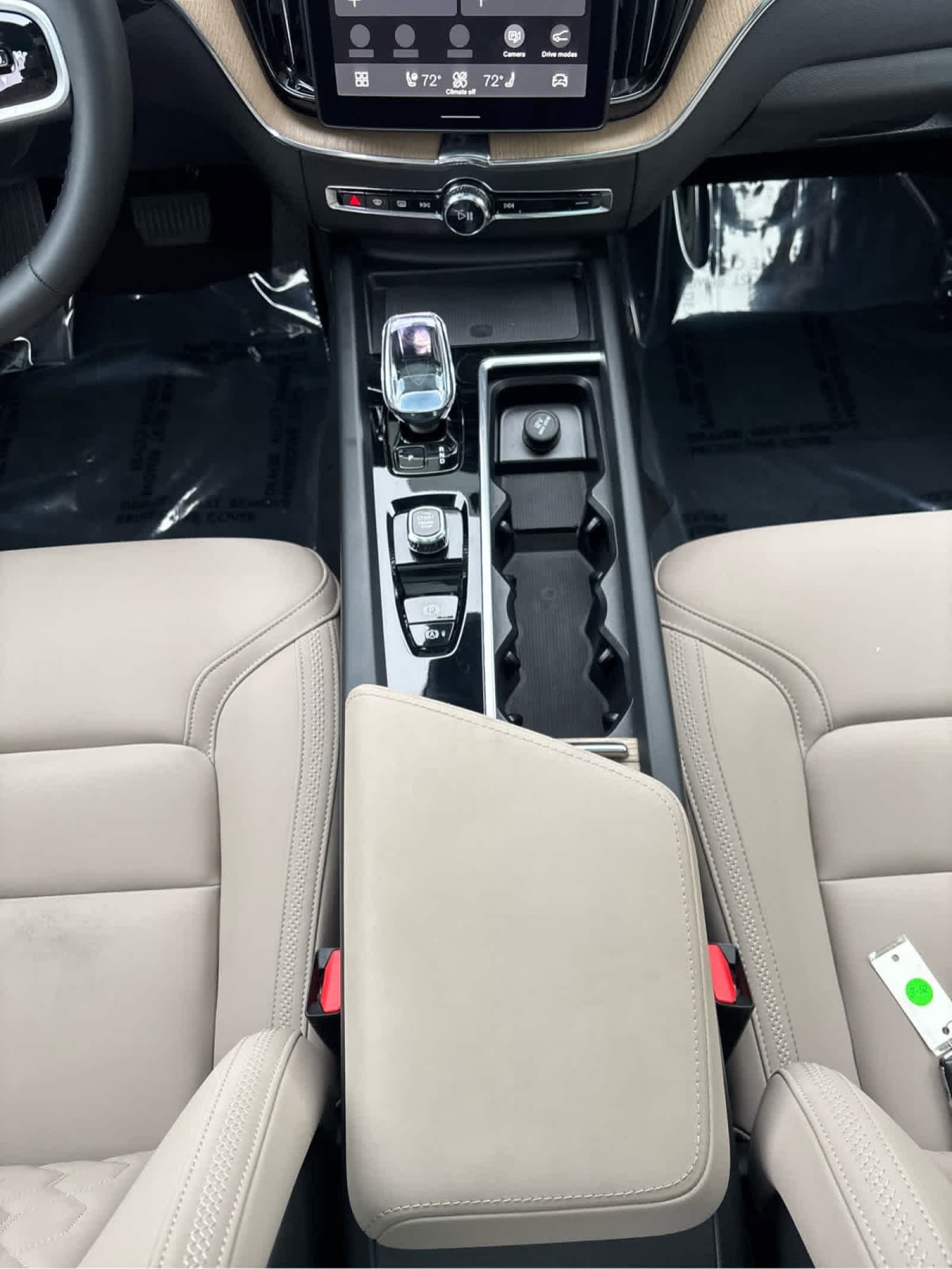 Used 2026 Volvo XC60 B5 Plus AWD/4WD image 33