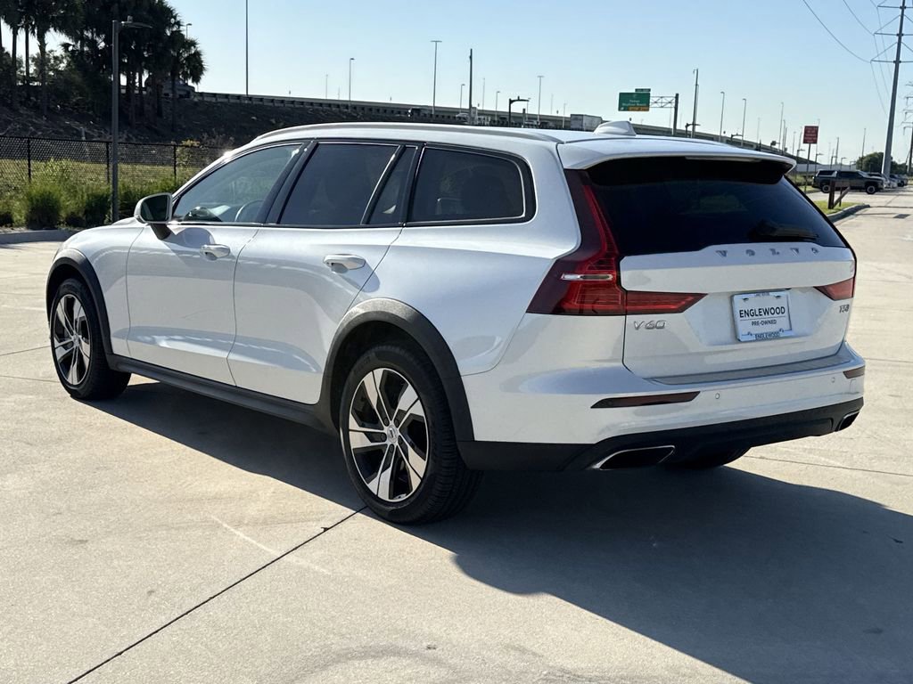 Used 2022 Volvo V60 T5 Cross Country AWD/4WD image 10