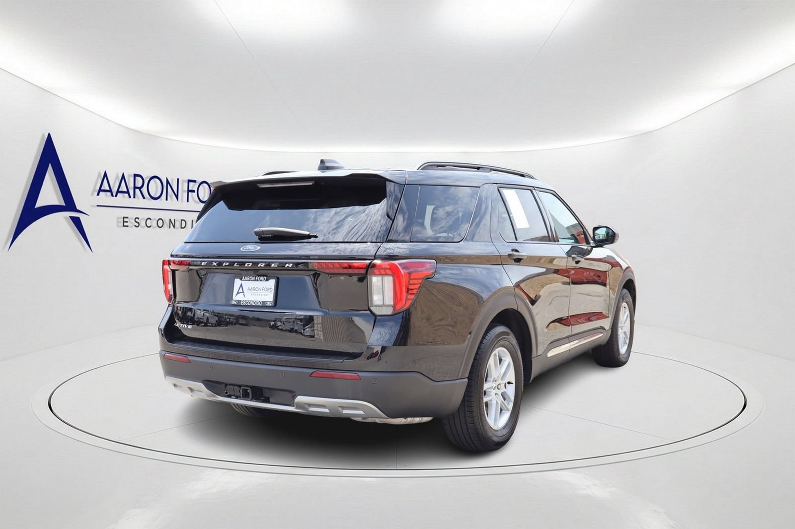 Used 2025 Ford Explorer Active w/ Active Comfort Package RWD image 4