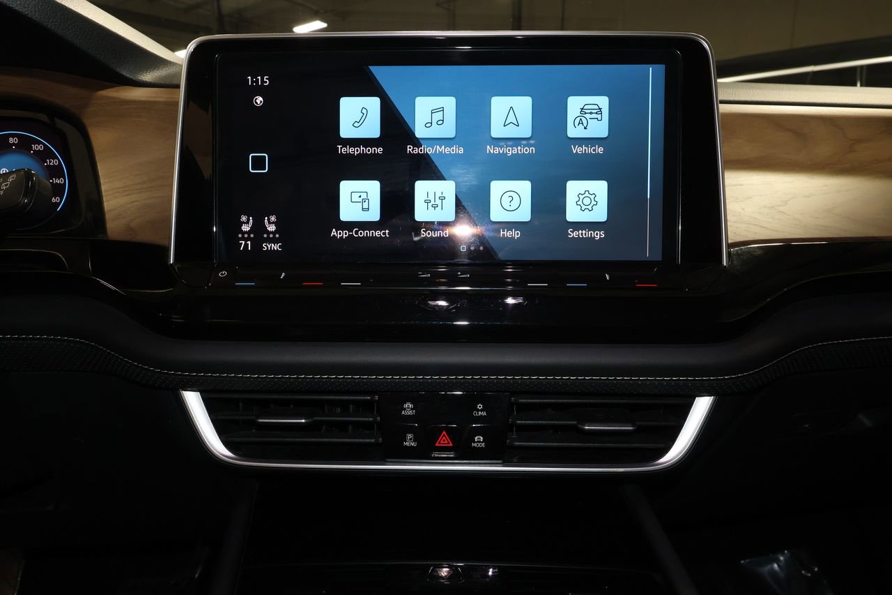 Used 2025 Volkswagen Atlas SE FWD image 16