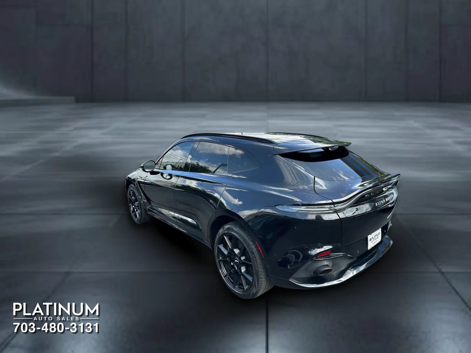 Used 2021 Aston Martin DBX AWD/4WD image 8