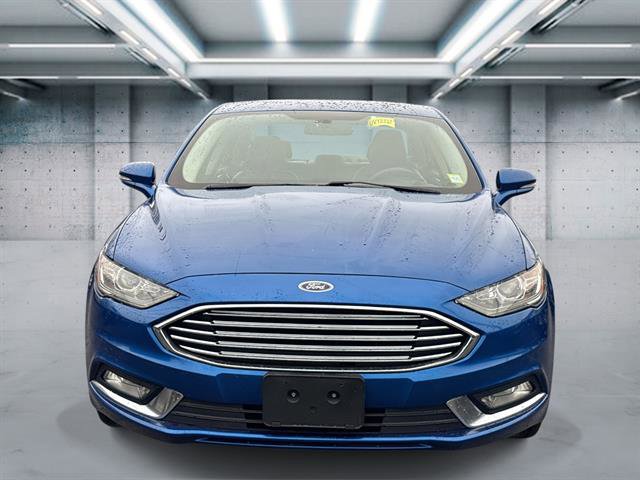 Used 2017 Ford Fusion SE w/ Equipment Group 201A image 2