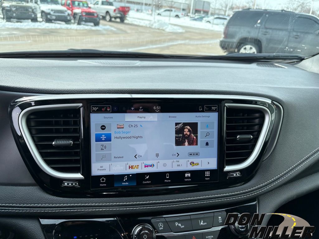 New 2026 Chrysler Pacifica Select image 19