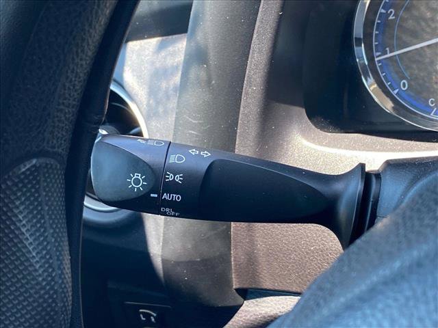 Used 2017 Toyota Corolla LE w/ Carpet Mat Package (TMS) FWD image 8