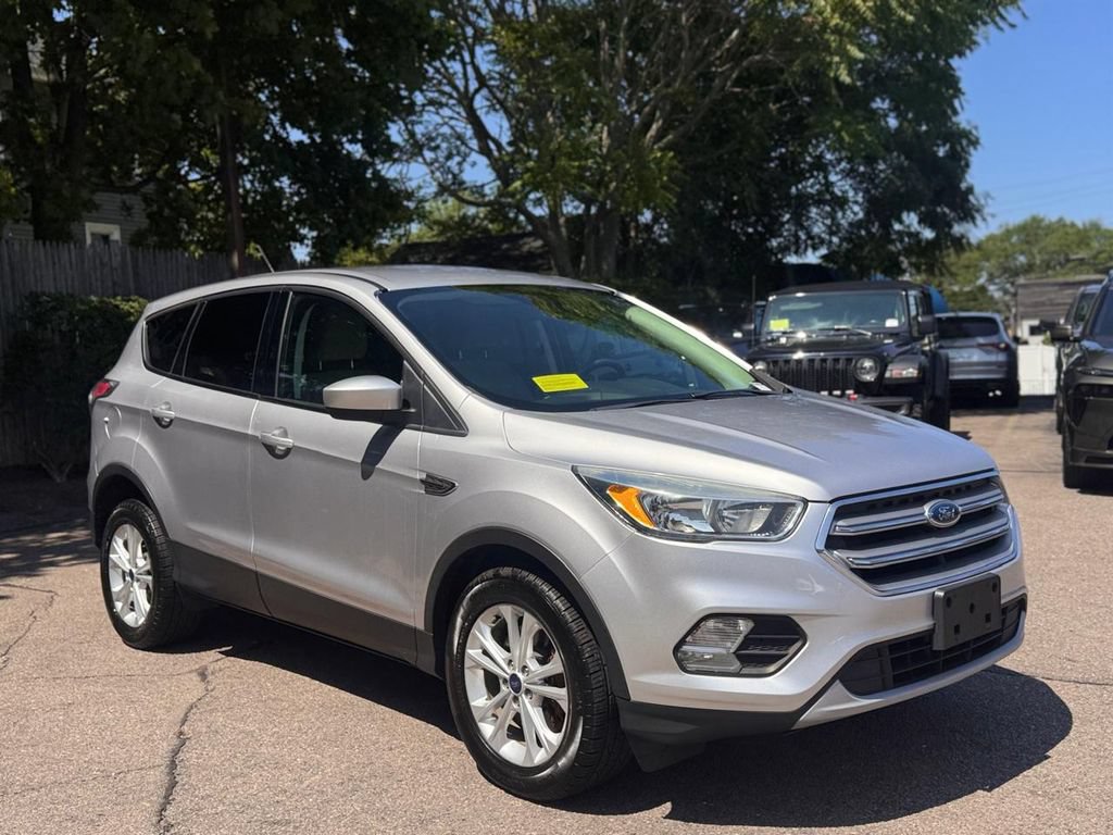 Used 2017 Ford Escape SE w/ SE Cold Weather Package AWD/4WD image 8