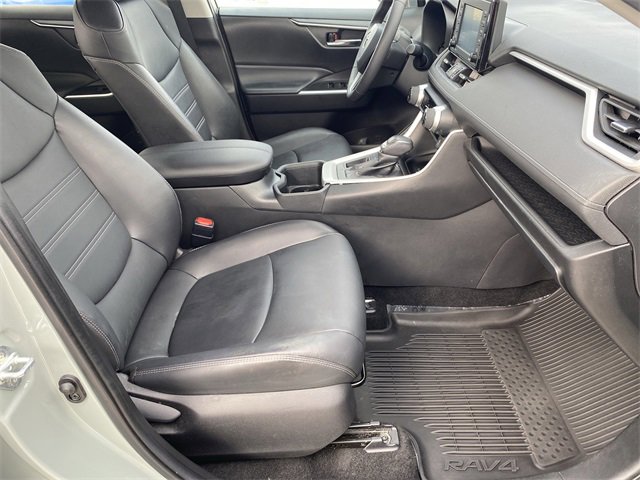 Used 2022 Toyota RAV4 XLE Premium image 27