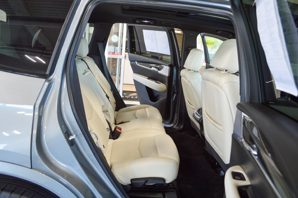 Used 2023 Cadillac XT6 Sport w/ Technology Package AWD/4WD image 10