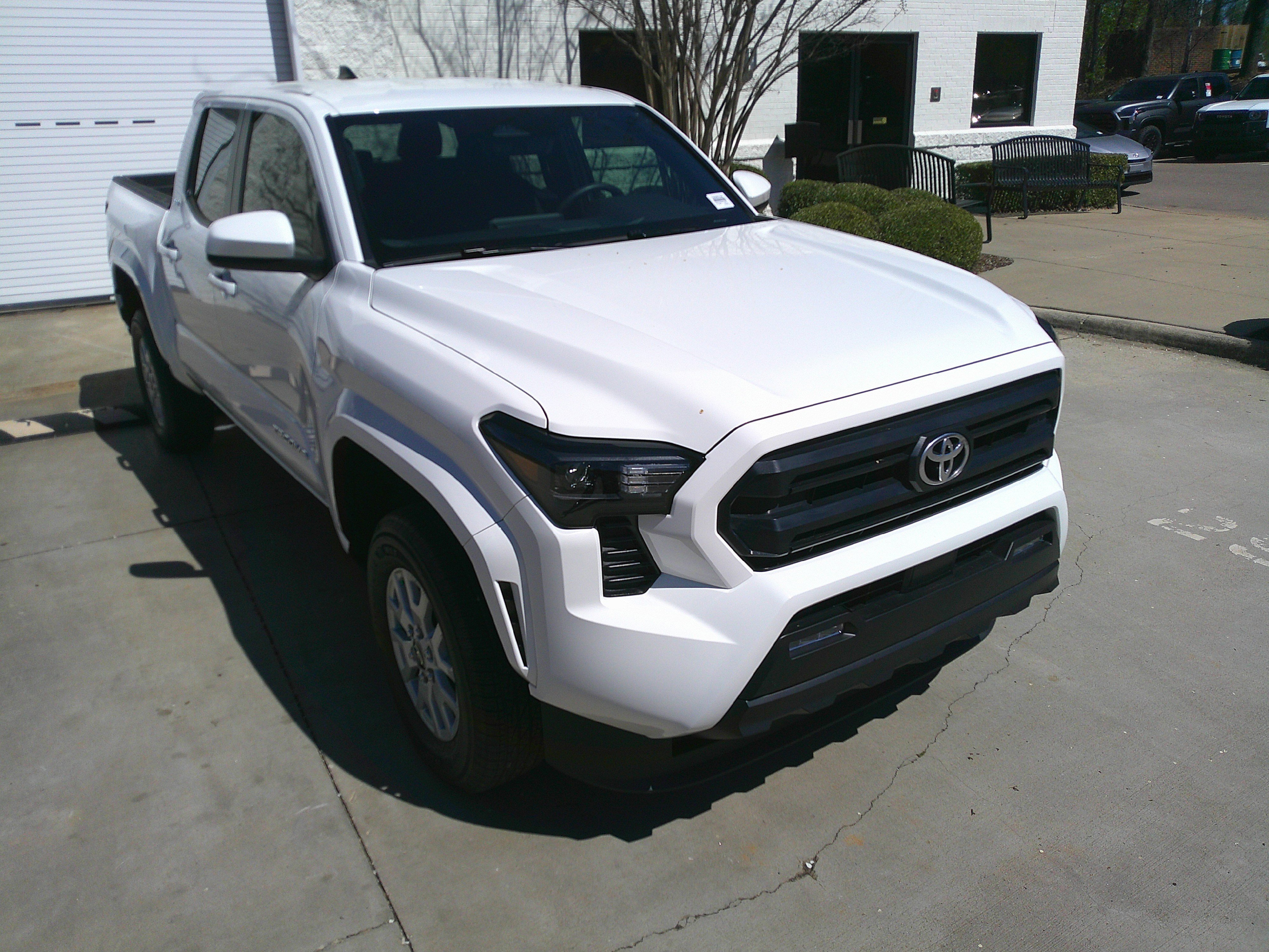 Used 2025 Toyota Tacoma SR5 image 2