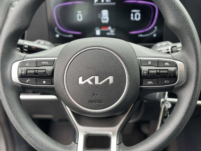 Used 2025 Kia Sportage LX AWD/4WD image 19