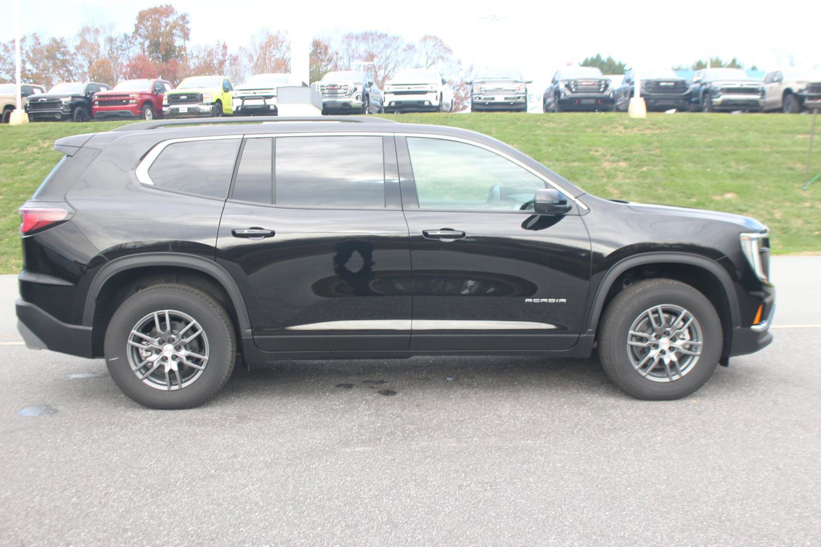 New 2025 GMC Acadia Elevation image 9